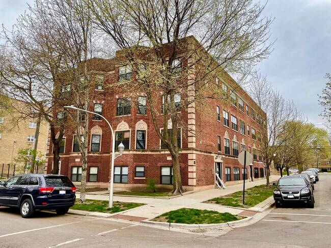 Building Photo - 2048 W Hood Ave