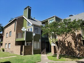 Building Photo - 9837 Walnut St