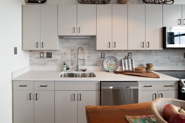 Foto del edificio - Sterchi Lofts #407 Authentic Urban living -  3 bedroom, 2 bath - FURNISHED - $2800 per month Spec...