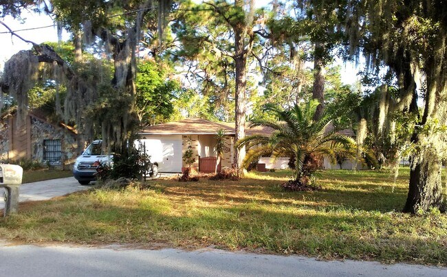Foto del edificio - Corner Lot Home in New Port Richey