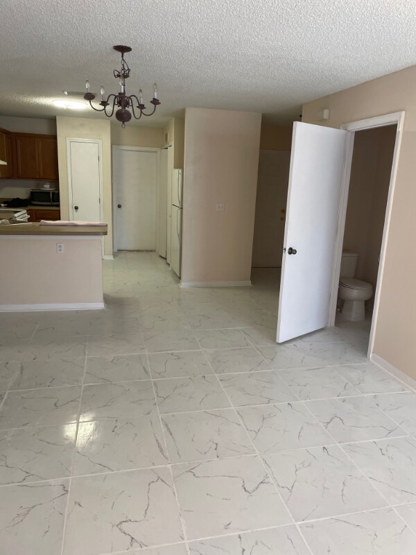 Foto del edificio - 7765 Highchair Ln