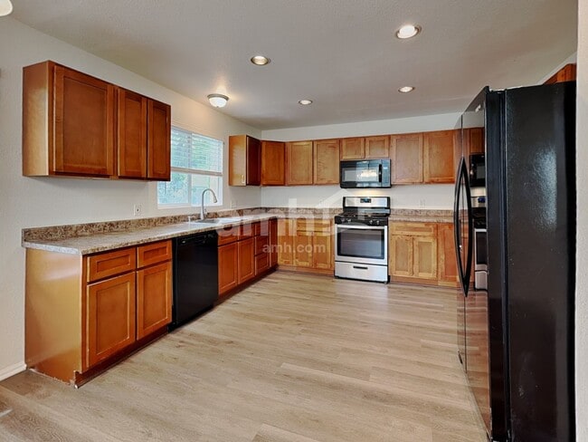Building Photo - 8433 Golden Eye Dr