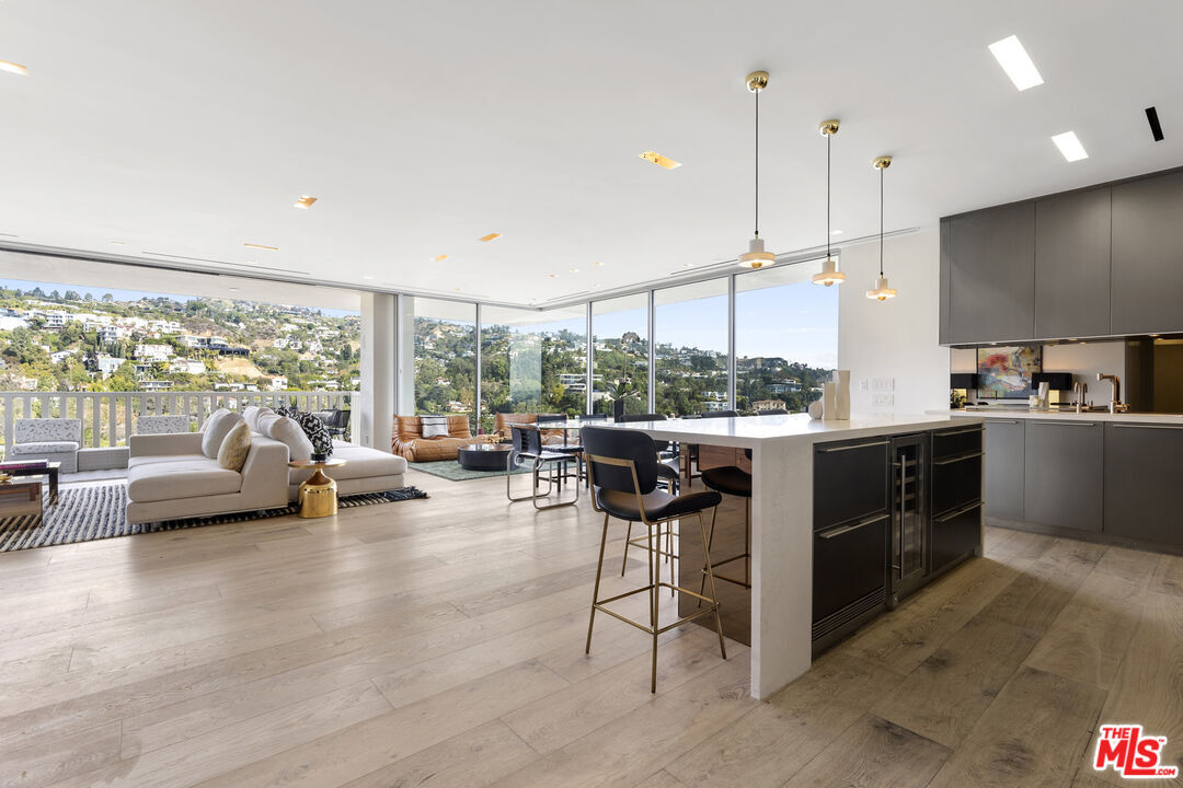 Foto principal - 9255 Doheny Rd