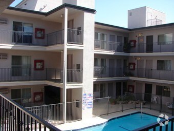 Foto principal - 13860 Burbank Blvd