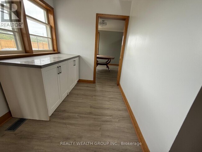 Photo du bâtiment - 12190 Warden Ave.