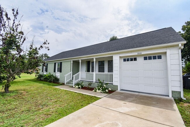 Building Photo - 3 Bedroom 2 Bathroom- Pets Considered