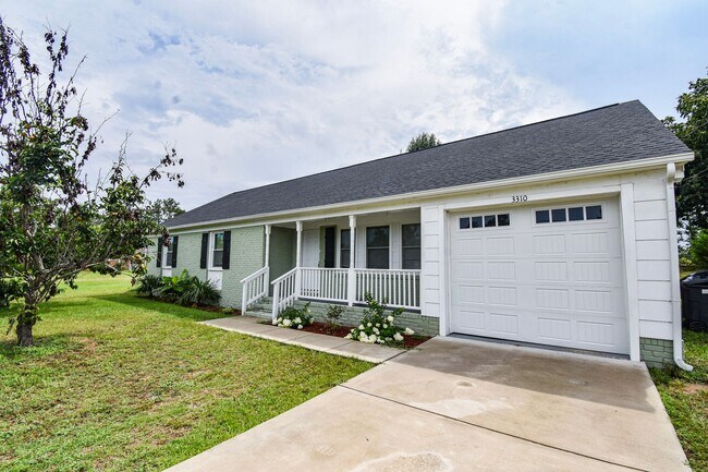 Foto del edificio - 3 Bedroom 2 Bathroom- Pets Considered