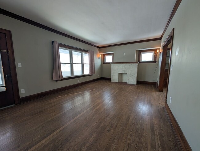 Building Photo - 2115 Lewis Dr