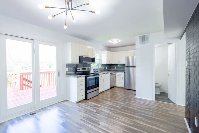 Foto del edificio - Amazing 3 BR/1.5 BA Townhome in Landover!