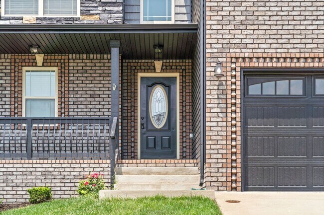 Foto del edificio - Gorgeous Single-Family with a Large Fenced Backyard!