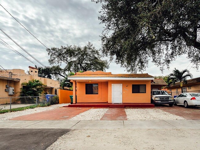 Foto del edificio - 2460 NW 15th St