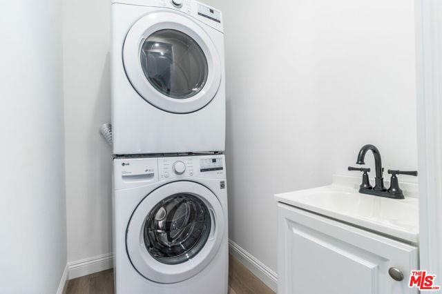 Building Photo - 5325 Ben Ave