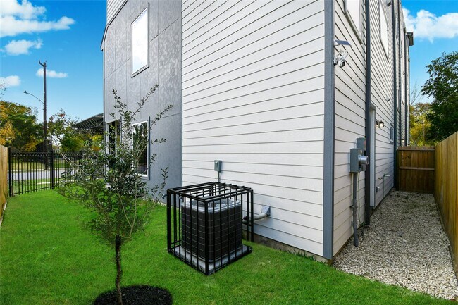Foto del edificio - 3233 Tuam St