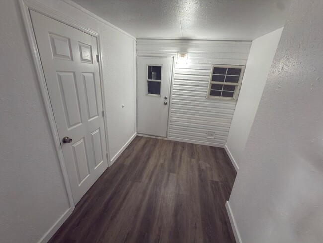 Building Photo - 3000 Clarcona Rd