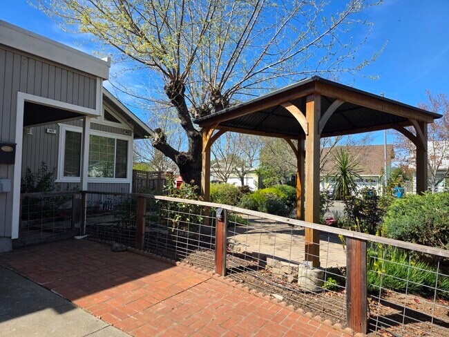 Building Photo - 437 Korbel Pl