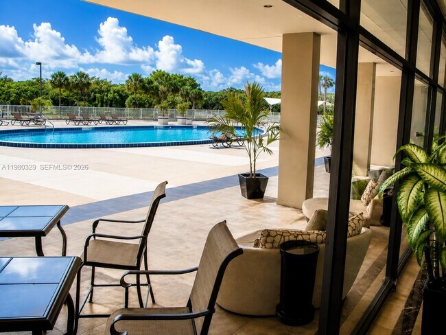 Foto del edificio - 400 Kings Point Dr