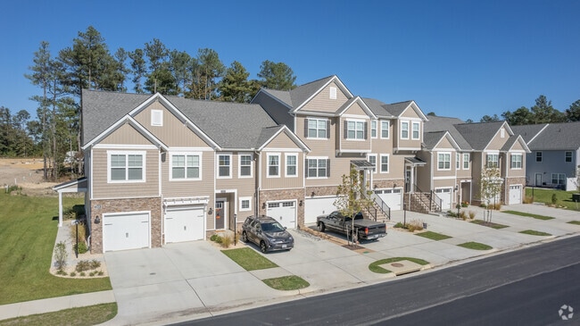 Building Photo - Towns At Swift Creek