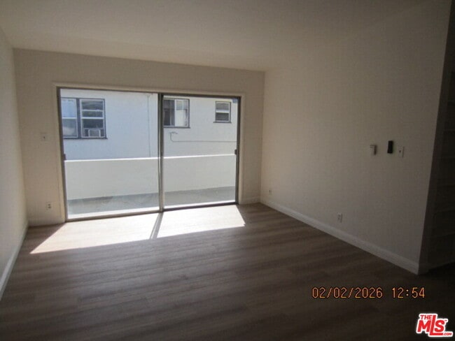 Building Photo - 811 S Wilton Pl