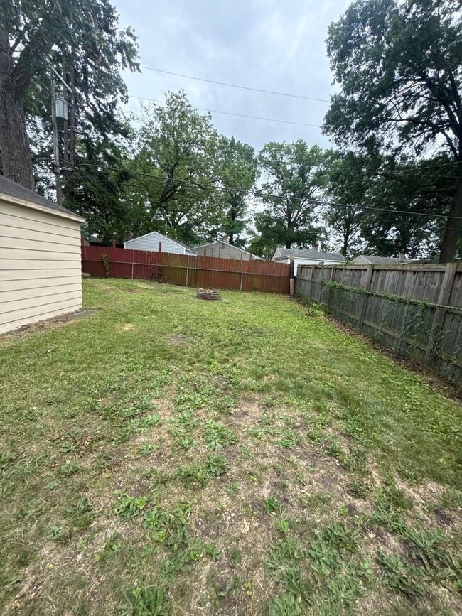 Building Photo - 3 Bedroom Home in Dearborn
