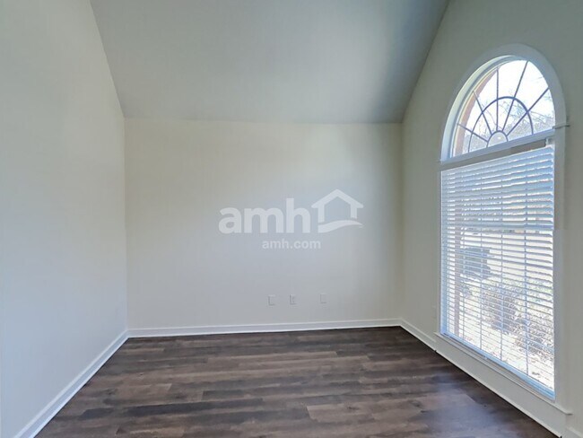 Foto del edificio - 3075 Kings Dr