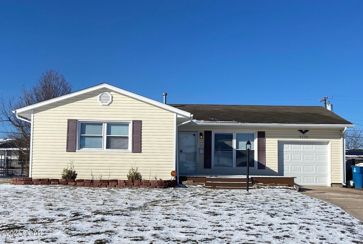 Foto principal - 2720 Iowa Ave