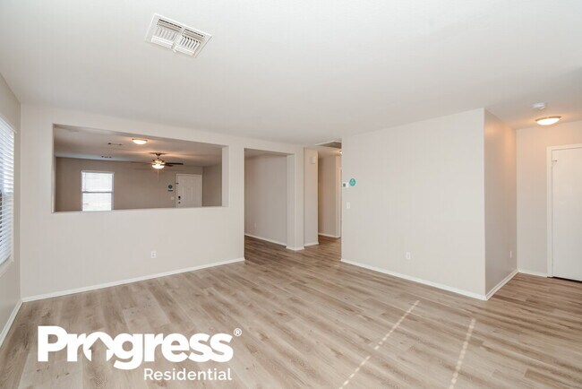 Foto del edificio - 11830 W Windrose Ave