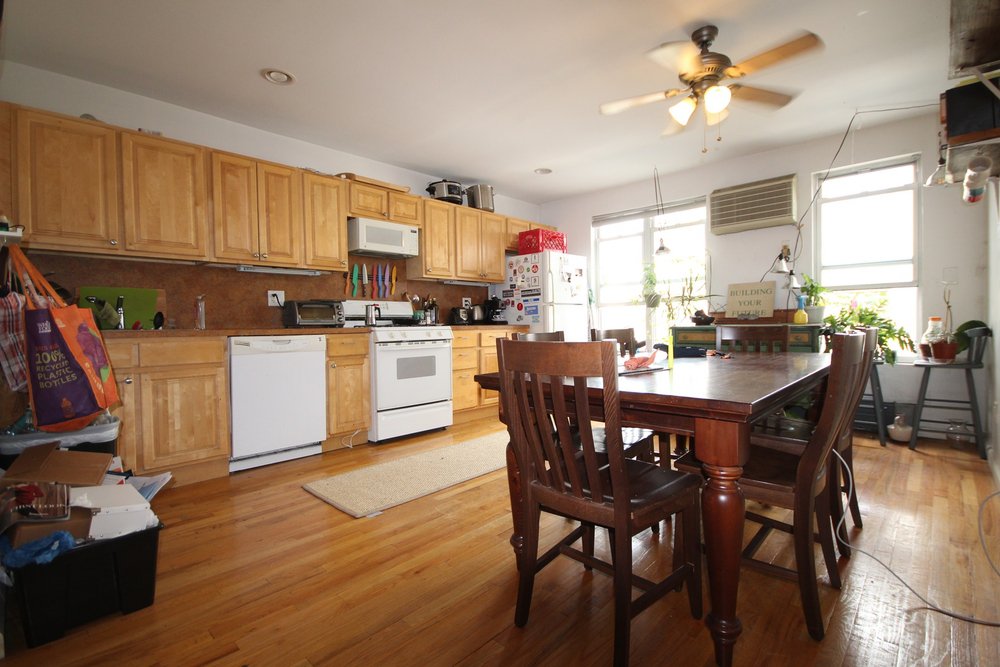Primary Photo - 626 Lorimer St