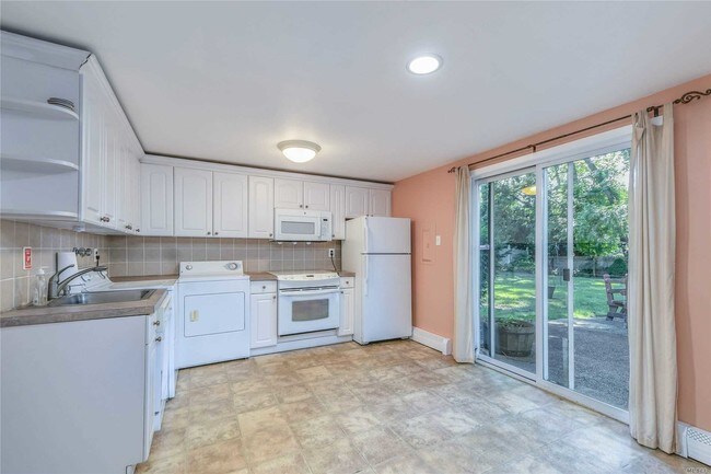 Building Photo - 58 S Howell Ave