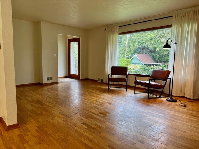 Building Photo - 2021 Taft Ave