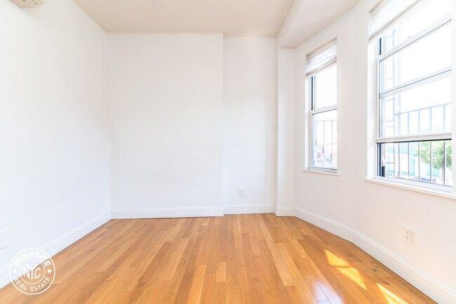 Foto del edificio - 2171 Clarendon Rd