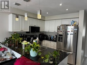 Building Photo - 409 Aspendale Cres