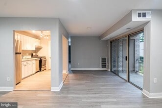 Building Photo - 12211 Braxfield Ct