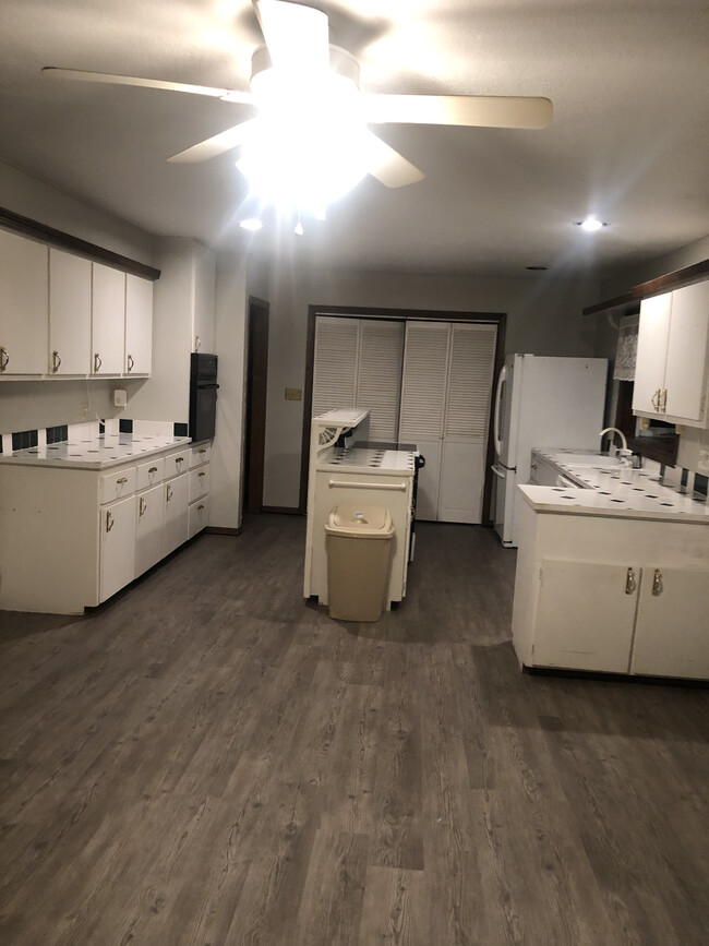 Foto del edificio - 114 N 3rd St