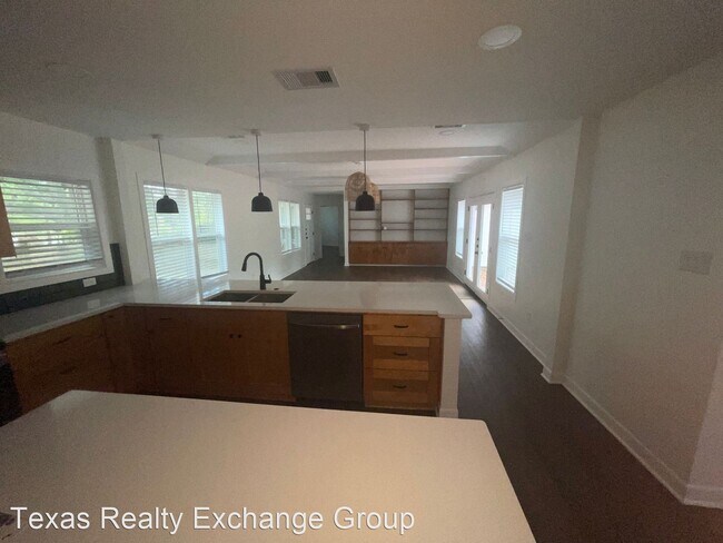 Building Photo - 3 br, 2 bath House - 230 Glenmore