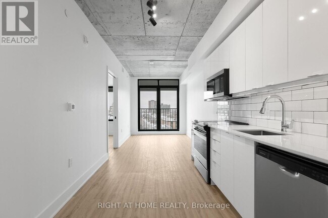 Building Photo - 377 Winona Ave