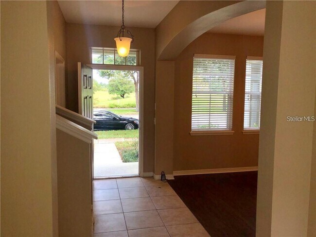 Foto del edificio - 7114 Five Oaks Dr