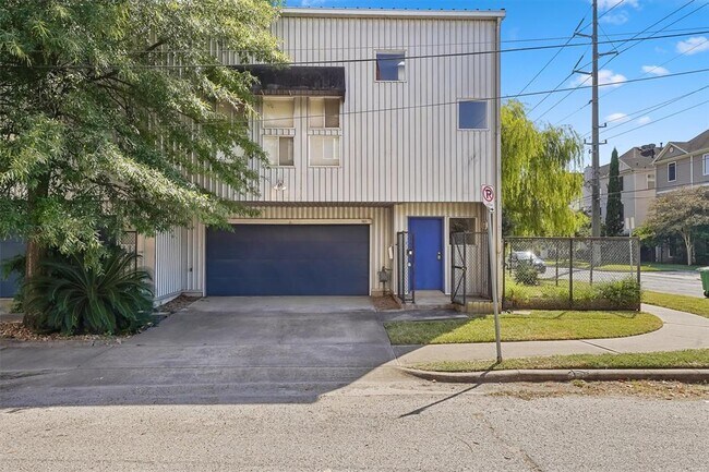 Building Photo - 121 Willard St