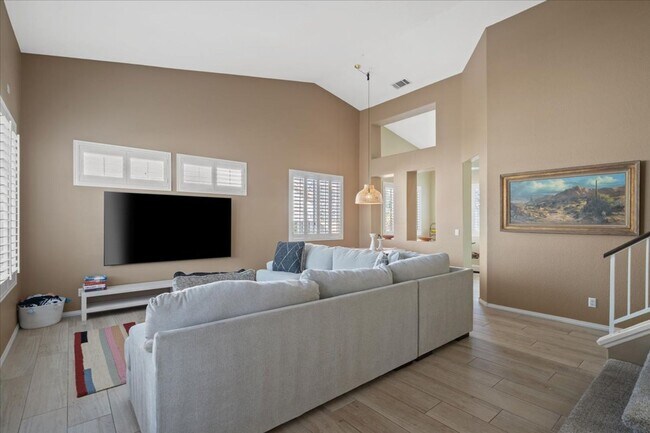 Building Photo - Desert Oasis (close to the strip & airport)
