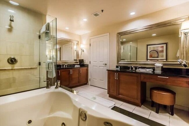 Building Photo - Stunning MGM 1BR w/ Airport & Mountain Vie...