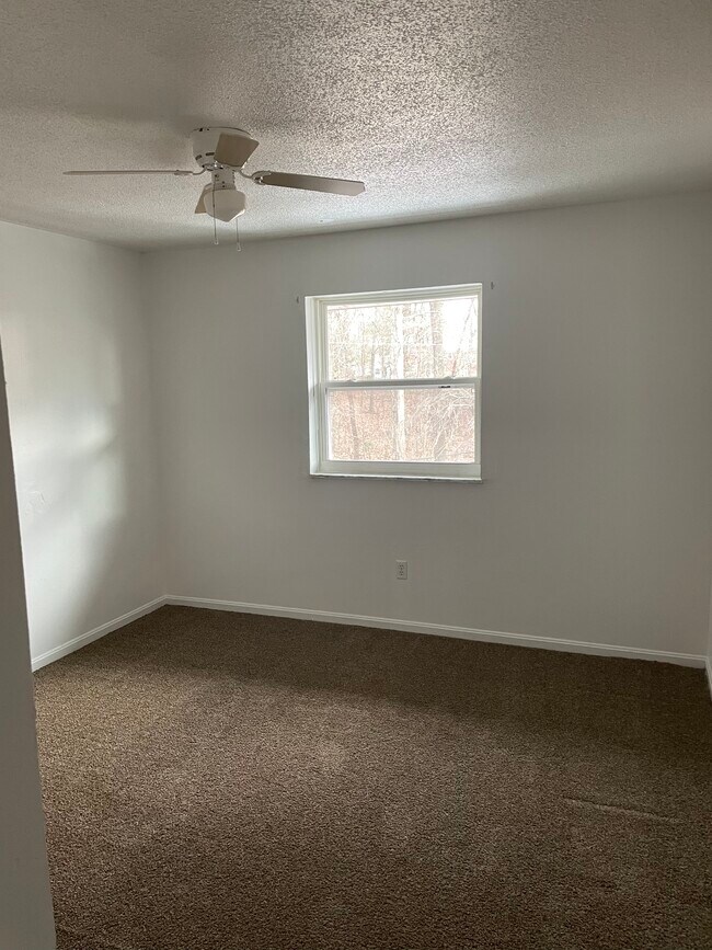 Bedroom 1 - 102 Navaho Ct