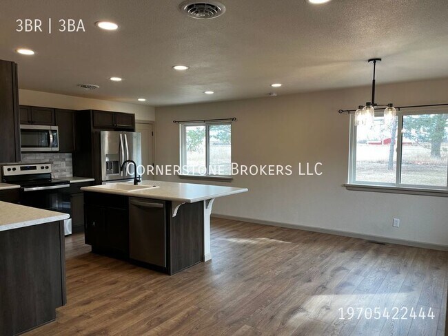 Building Photo - NEWLY RENOVATED COUNTRY SINGLE FAMILY PROP...