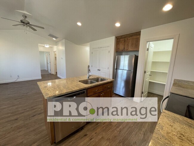 Foto del edificio - 3 Bed, 2 Bath Town Home w/ 2 Car Garage - Idaho Falls