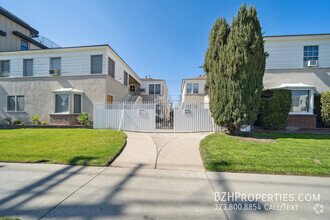 Building Photo - 4949 Cahuenga Blvd