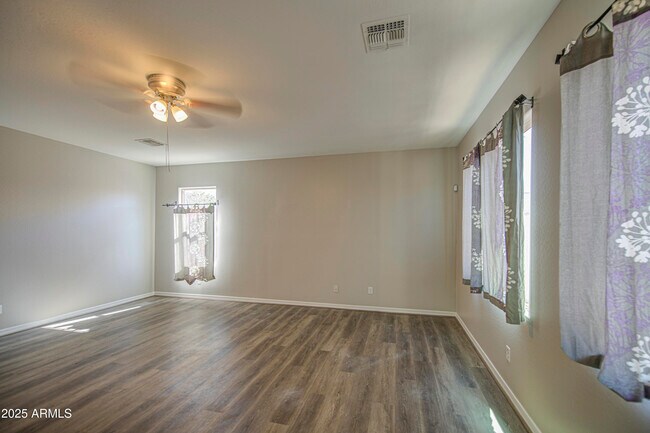 Foto del edificio - 25392 W Carson Dr