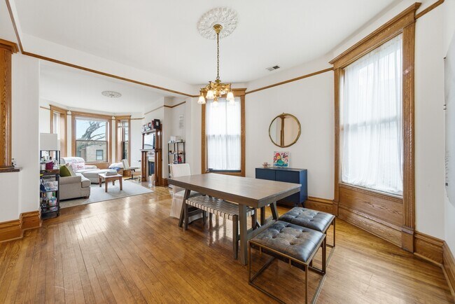 Foto del edificio - 849 W Newport Ave