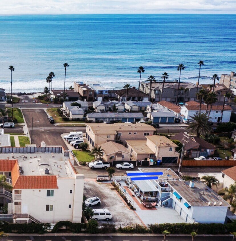 Excelente ubicación junto al mar, a 300 pies del Océano Pacífico. - 934 S Myers St