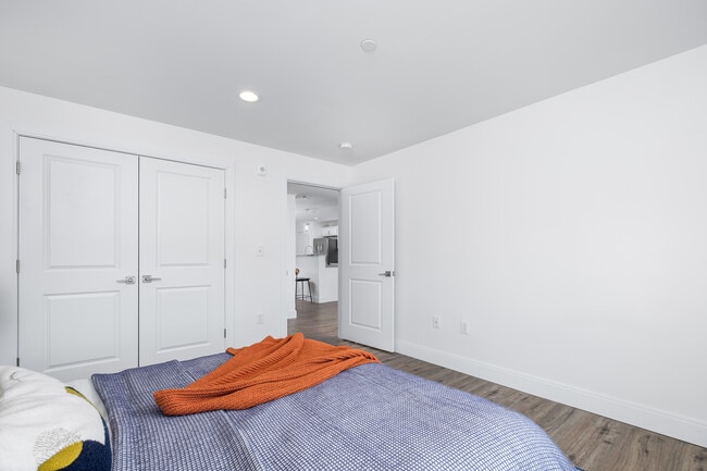 Building Photo - Ezio‘s Place