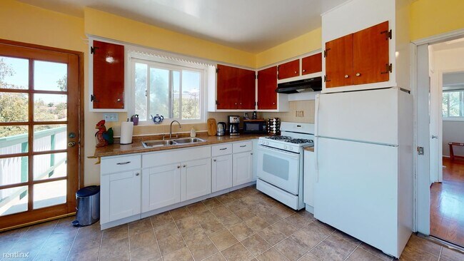 Building Photo - 2 br, 1 bath House - 27122 Grandview Ave
