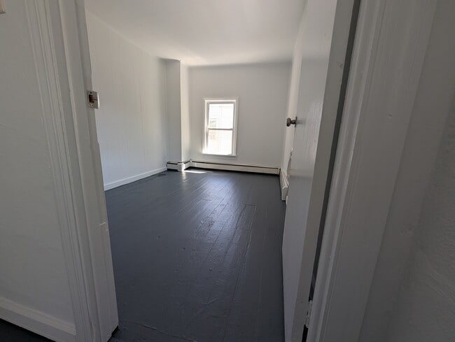 Building Photo - 18 4th St
