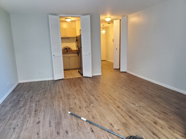 Building Photo - 21 W Goethe St